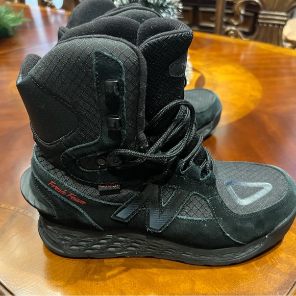 Sold.Men’s NEW BALANCE FRESH FOAM 1000 WINTER BOOTS - SIZE 9.5 - Picture 4 of 6